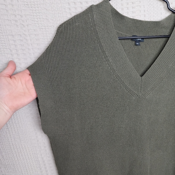 EXPRESS Ribbed V-Neck Short Sleeve Oversized Sweater Olive Green M - Picture 3 of 5